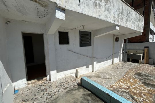 Fachada de casa para alugar com 1 quarto, 60m² em Anchieta, Nilópolis