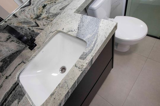 BANHEIRO SUITE de apartamento para alugar com 1 quarto, 40m² em Cambuí, Campinas