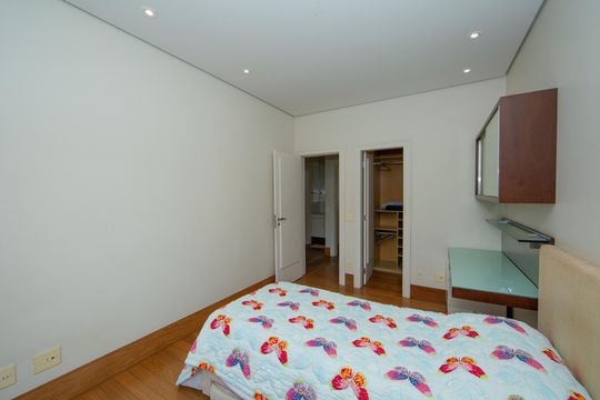 Casa para alugar com 5 quartos, 537m² em São Bento, Belo Horizonte