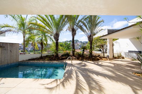 Casa para alugar com 5 quartos, 537m² em São Bento, Belo Horizonte