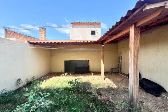 Quintal de casa à venda com 3 quartos, 180m² em A Definir Em Campo, Contagem