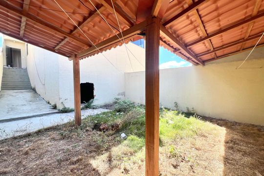 Quintal de casa à venda com 3 quartos, 180m² em A Definir Em Campo, Contagem