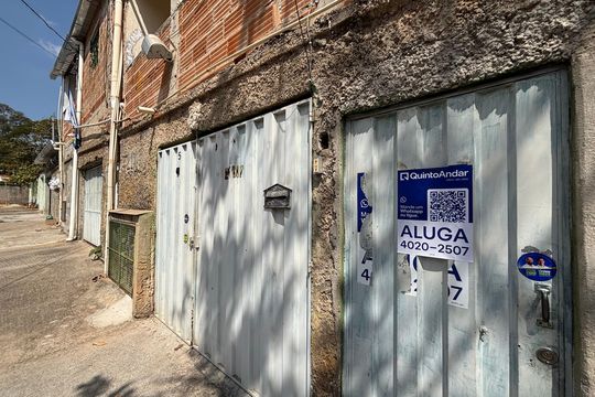 Plaquinha Instalada de casa de condomínio para alugar com 2 quartos, 60m² em Mantiqueira, Belo Horizonte