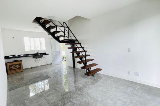 Sala de casa de condomínio para alugar com 2 quartos, 50m² em Parque das Lajes, Cotia