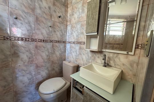 Banheiro de apartamento para alugar com 2 quartos, 55m² em Bandeiras, Osasco