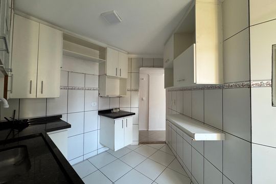 Cozinha de apartamento para alugar com 2 quartos, 55m² em Bandeiras, Osasco