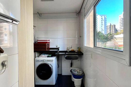 Área de Serviço de apartamento para alugar com 4 quartos, 236m² em Cambuí, Campinas