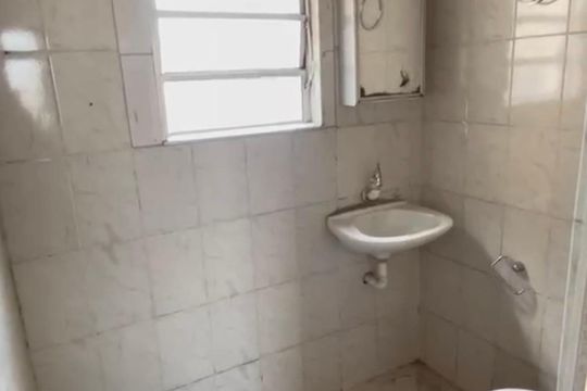 Banheiro de casa para alugar com 1 quarto, 25m² em Brasilândia, São Paulo