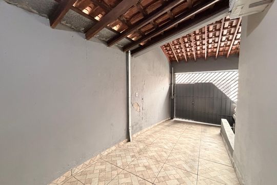 Garagem de casa à venda com 2 quartos, 125m² em Parque Residencial Almerinda Chaves, Jundiaí