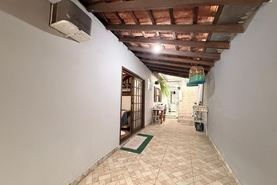 Garagem de casa à venda com 2 quartos, 125m² em Parque Residencial Almerinda Chaves, Jundiaí