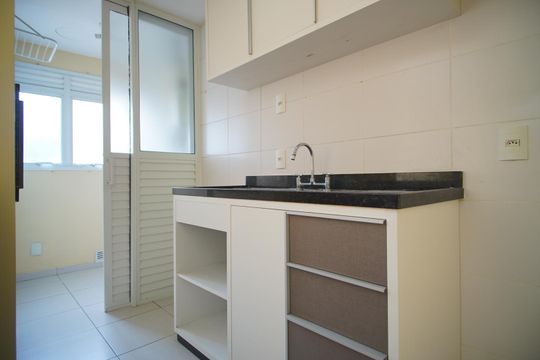 Cozinha de apartamento para alugar com 3 quartos, 79m² em Passo D’areia, Porto Alegre