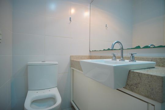 Banheiro Corredor de apartamento para alugar com 3 quartos, 79m² em Passo D’areia, Porto Alegre