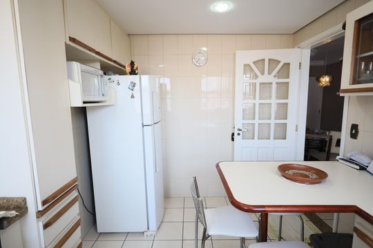Cozinha de apartamento à venda com 3 quartos, 116m² em Vila Yara, Osasco