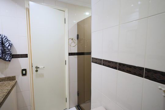 Banheiro 2 de apartamento à venda com 3 quartos, 116m² em Vila Yara, Osasco