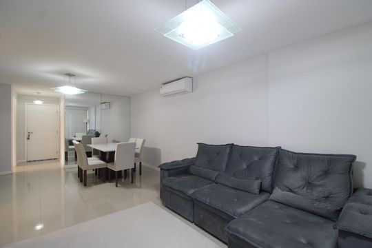 Sala de apartamento à venda com 3 quartos, 115m² em Barra da Tijuca, Rio de Janeiro