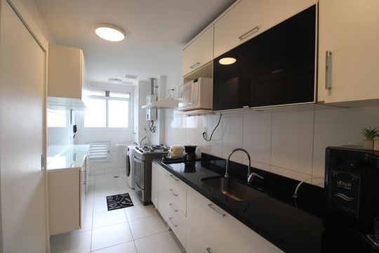 Cozinha de apartamento à venda com 3 quartos, 115m² em Barra da Tijuca, Rio de Janeiro