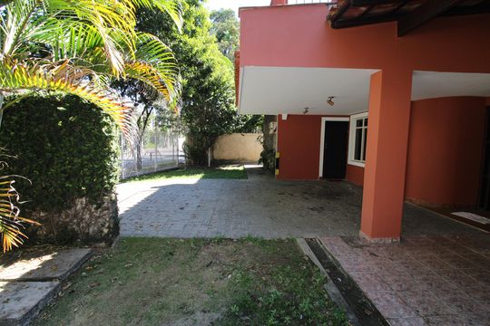 Garagem de casa para alugar com 4 quartos, 294m² em Jardim Esplanada, São José dos Campos