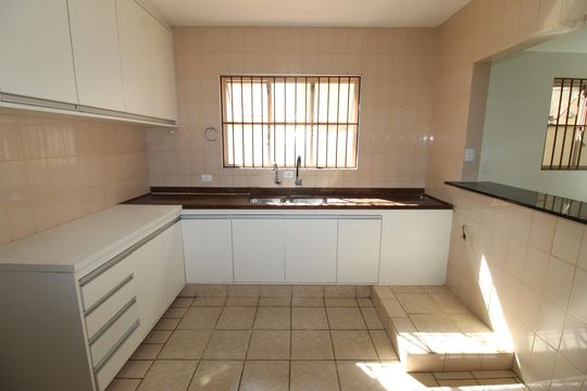 Cozinha  de casa para alugar com 4 quartos, 294m² em Jardim Esplanada, São José dos Campos