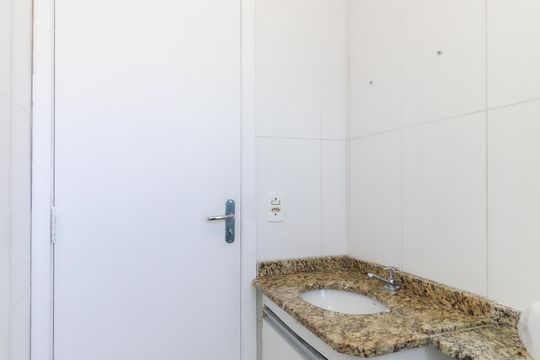 Banheiro de apartamento à venda com 2 quartos, 50m² em Parque Savoi City, São Paulo