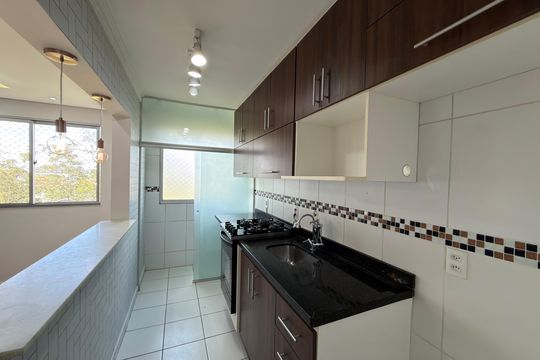 Cozinha e Área de Serviço de apartamento para alugar com 2 quartos, 47m² em Planalto, São Bernardo do Campo