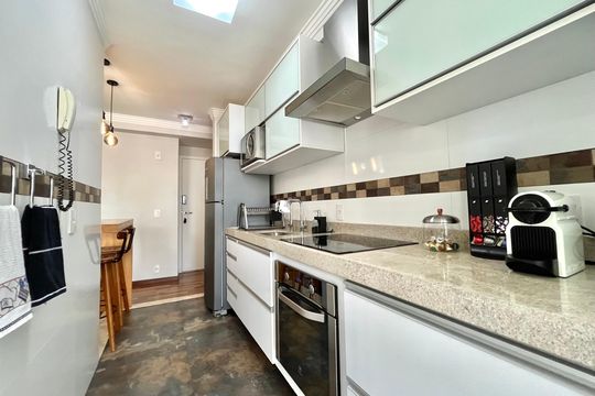 Cozinha de apartamento à venda com 2 quartos, 64m² em Chácara Inglesa, São Paulo