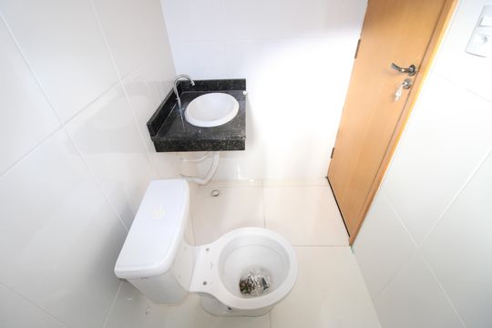Banheiro da Suíte de casa de condomínio para alugar com 2 quartos, 80m² em Itaquera, São Paulo