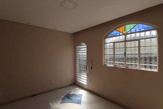 Casa de Condomínio para alugar com 2 quartos, 57m² em Santa Rosa, Belo Horizonte