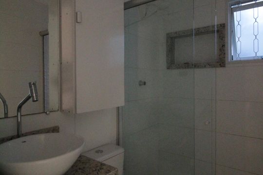 Banheiro Social de casa de condomínio para alugar com 2 quartos, 57m² em Santa Rosa, Belo Horizonte