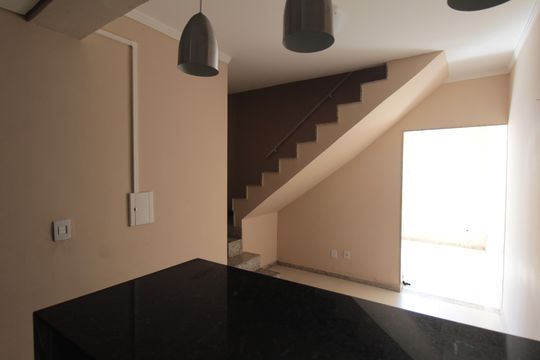 Cozinha de casa de condomínio para alugar com 2 quartos, 57m² em Santa Rosa, Belo Horizonte