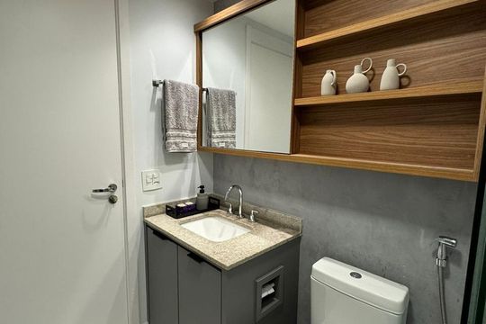 Banheiro de apartamento para alugar com 1 quarto, 25m² em Campo Belo, São Paulo