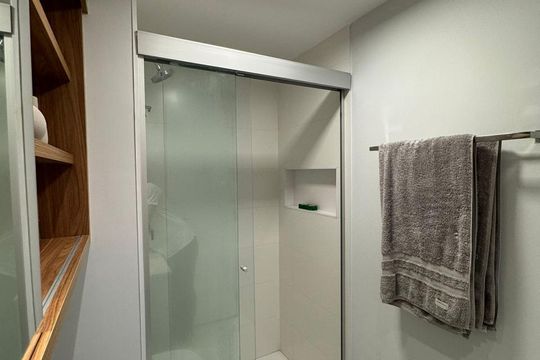 Banheiro de apartamento para alugar com 1 quarto, 25m² em Campo Belo, São Paulo