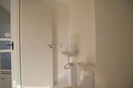 Banheiro de apartamento para alugar com 1 quarto, 2m² em Vila Granada, São Paulo