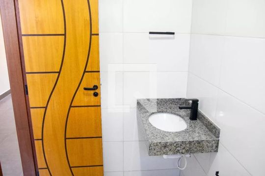 Banheiro de kitnet/studio para alugar com 1 quarto, 45m² em Vila Finsocial, Goiânia