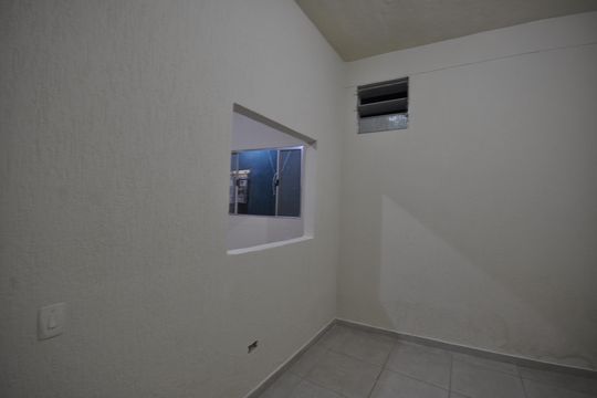 Quarto/Sala de casa para alugar com 1 quarto, 37m² em Jardim Flor de Maio, São Paulo