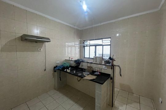 Cozinha de apartamento para alugar com 2 quartos, 60m² em Centro, São Vicente