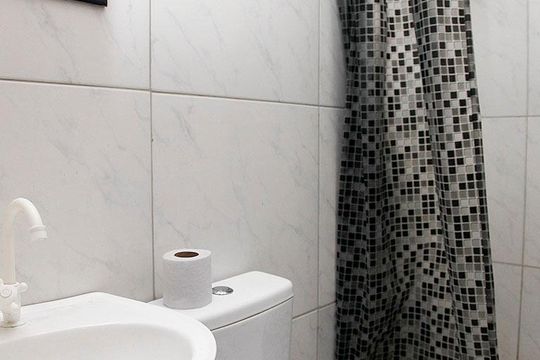 Banheiro 1 Quarto 1 Suíte de casa à venda com 4 quartos, 200m² em Floresta, Porto Alegre