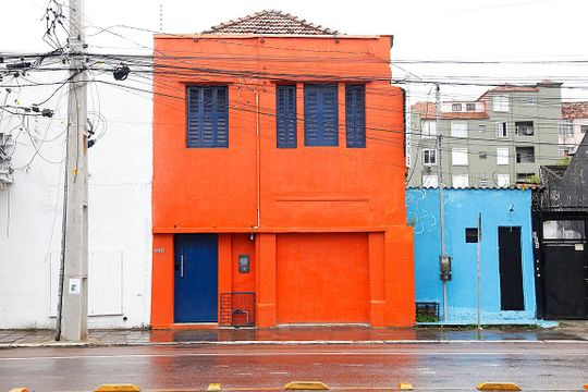 Fachada de casa à venda com 4 quartos, 200m² em Floresta, Porto Alegre