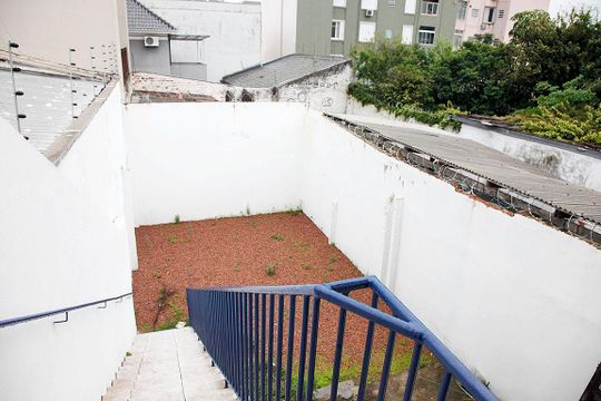 Pátio de casa à venda com 4 quartos, 200m² em Floresta, Porto Alegre