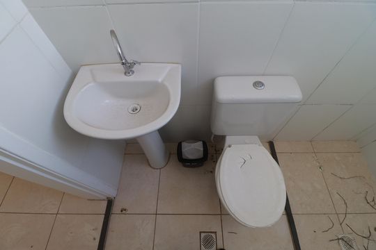 Banheiro  de apartamento para alugar com 2 quartos, 48m² em Parque Sao Sebastiao, Ribeirão Preto
