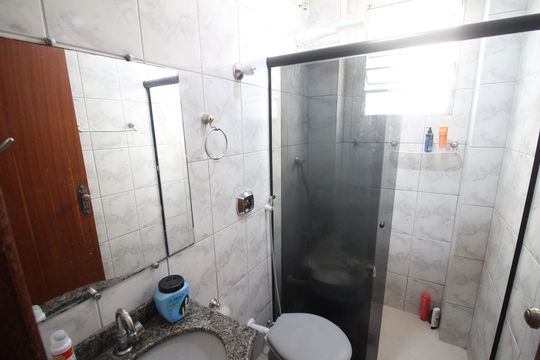 Banheiro de apartamento à venda com 3 quartos, 69m² em Novo Riacho, Contagem