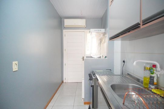 Cozinha de casa de condomínio à venda com 2 quartos, 48m² em Feitoria, São Leopoldo