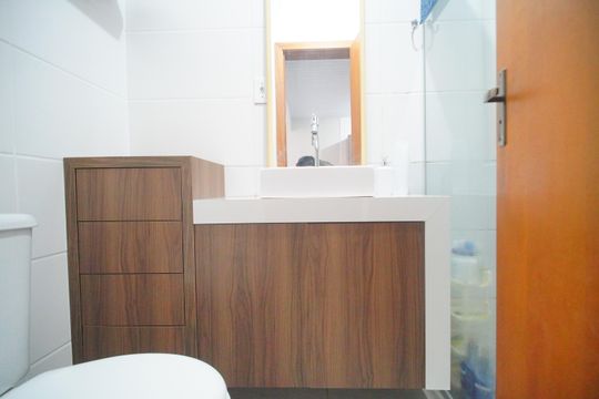 Banheiro de casa de condomínio à venda com 2 quartos, 48m² em Feitoria, São Leopoldo