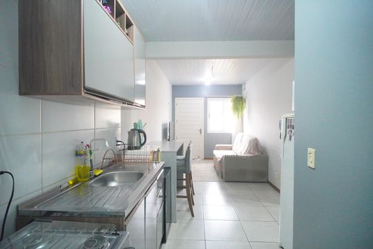 Cozinha de casa de condomínio à venda com 2 quartos, 48m² em Feitoria, São Leopoldo