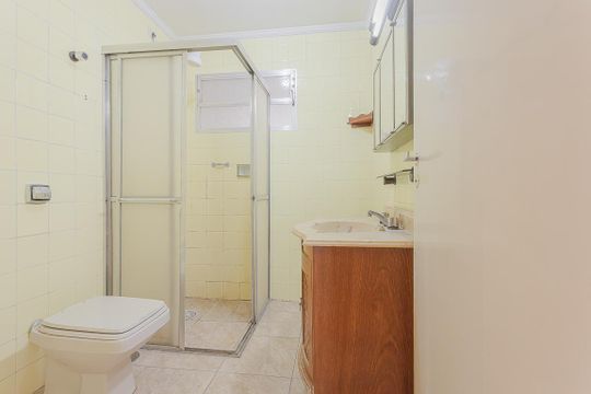 Banheiro de apartamento à venda com 2 quartos, 80m² em Vila Romana, São Paulo