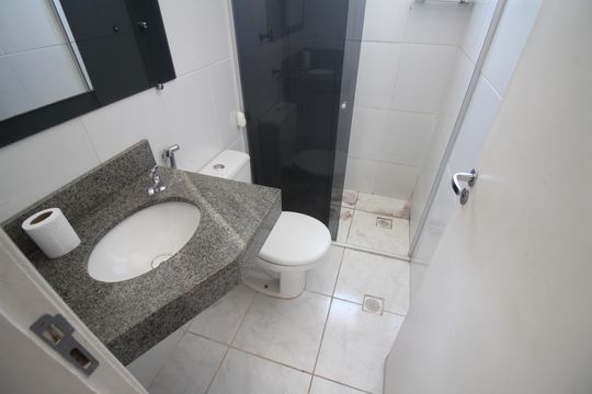 Banheiro de apartamento para alugar com 2 quartos, 60m² em Olaria, Contagem