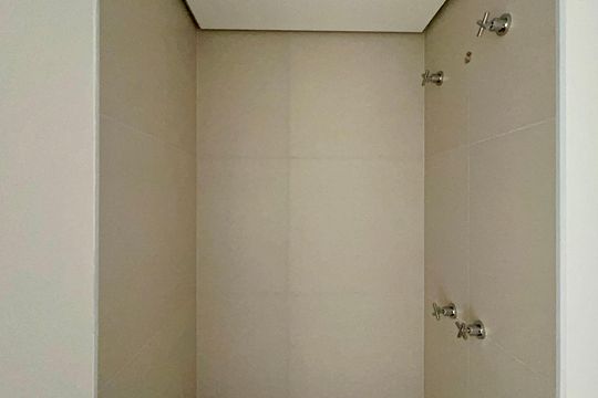 Banheiro de apartamento à venda com 2 quartos, 56m² em Vila Anglo Brasileira, São Paulo