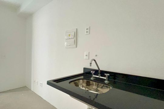 Cozinha de apartamento à venda com 1 quarto, 19m² em Vila Anglo Brasileira, São Paulo