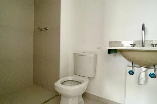 Banheiro da Suíte de apartamento à venda com 1 quarto, 37m² em Vila Anglo Brasileira, São Paulo