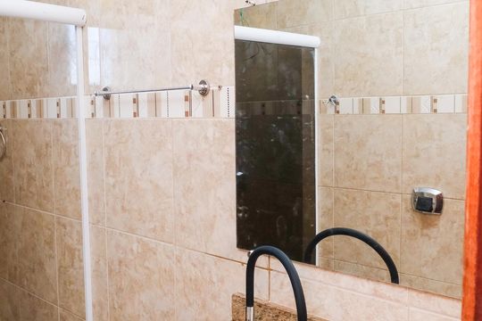 Banheiro de apartamento para alugar com 1 quarto, 45m² em Moquetá, Nova Iguaçu