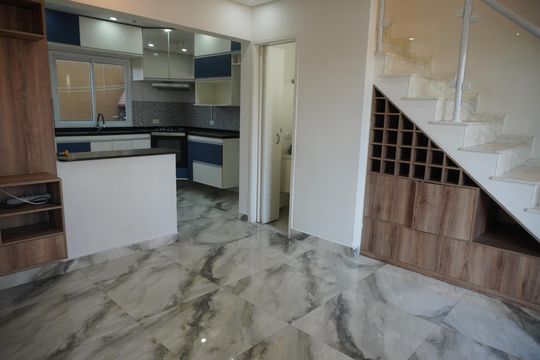 Sala de Estar de casa de condomínio à venda com 2 quartos, 124m² em Jardim Rancho Alegre, Barueri